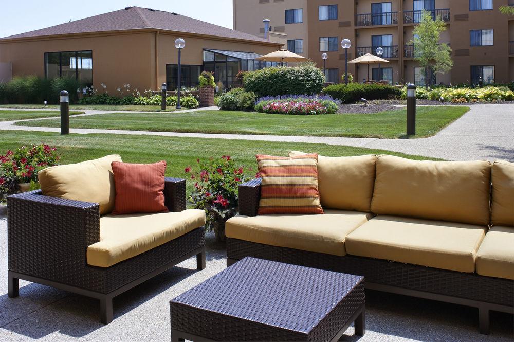 Courtyard By Marriott Indianapolis Airport Ξενοδοχείο Εξωτερικό φωτογραφία