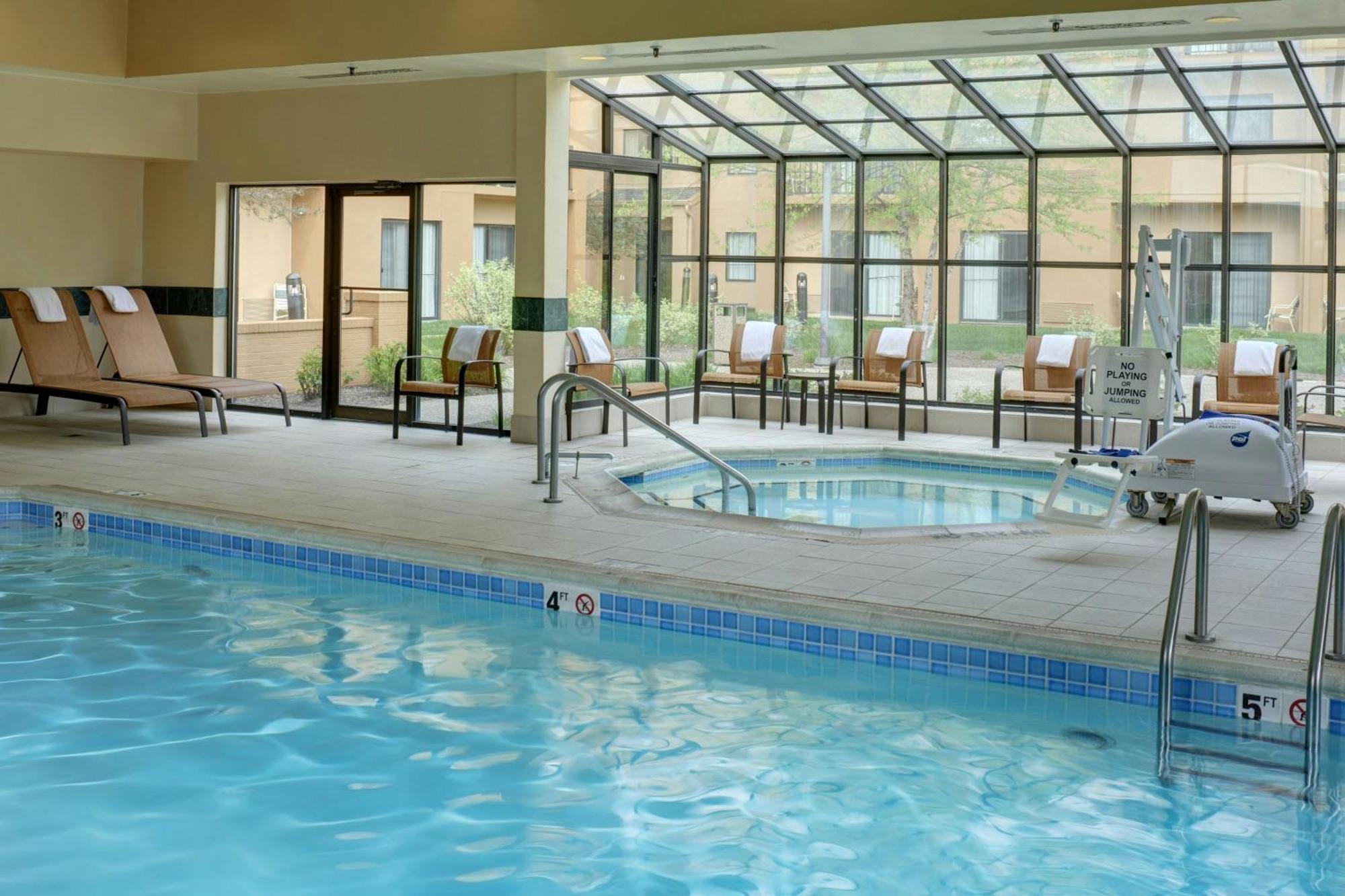 Courtyard By Marriott Indianapolis Airport Ξενοδοχείο Εξωτερικό φωτογραφία