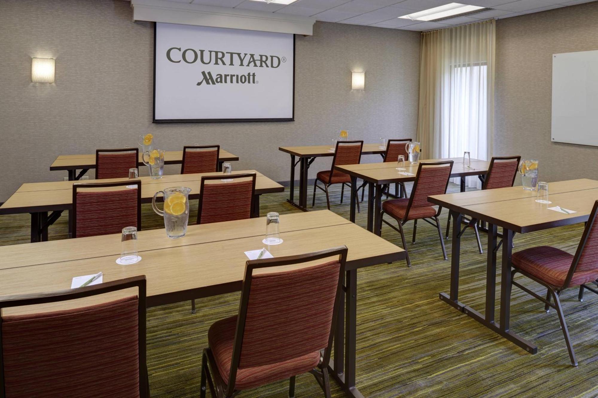 Courtyard By Marriott Indianapolis Airport Ξενοδοχείο Εξωτερικό φωτογραφία