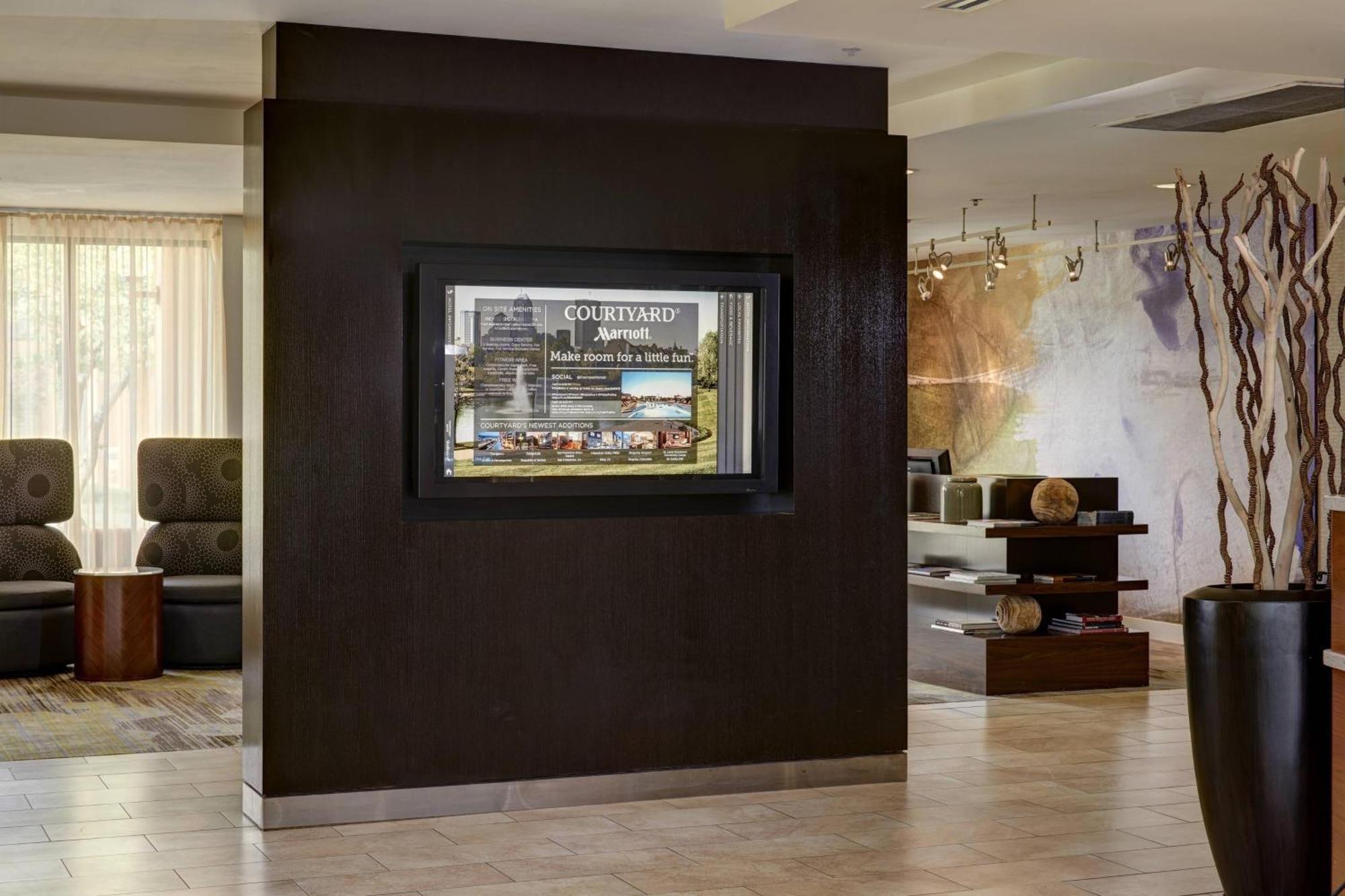 Courtyard By Marriott Indianapolis Airport Ξενοδοχείο Εξωτερικό φωτογραφία