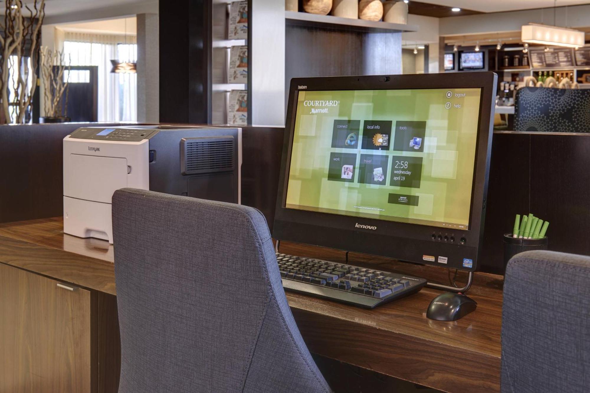 Courtyard By Marriott Indianapolis Airport Ξενοδοχείο Εξωτερικό φωτογραφία