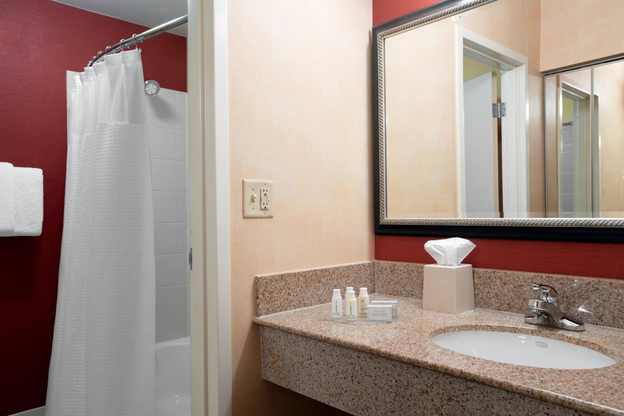 Courtyard By Marriott Indianapolis Airport Ξενοδοχείο Εξωτερικό φωτογραφία