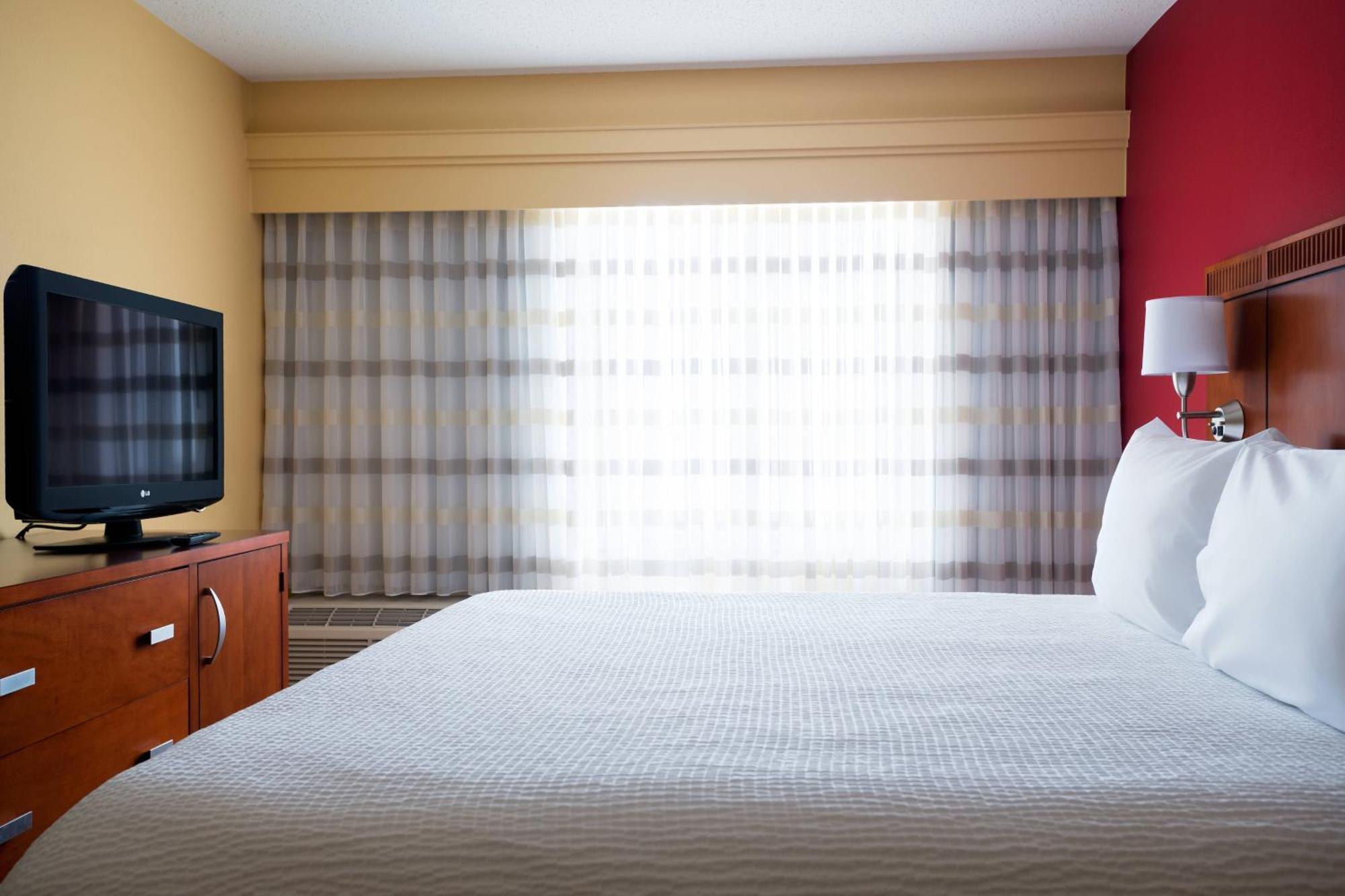 Courtyard By Marriott Indianapolis Airport Ξενοδοχείο Εξωτερικό φωτογραφία