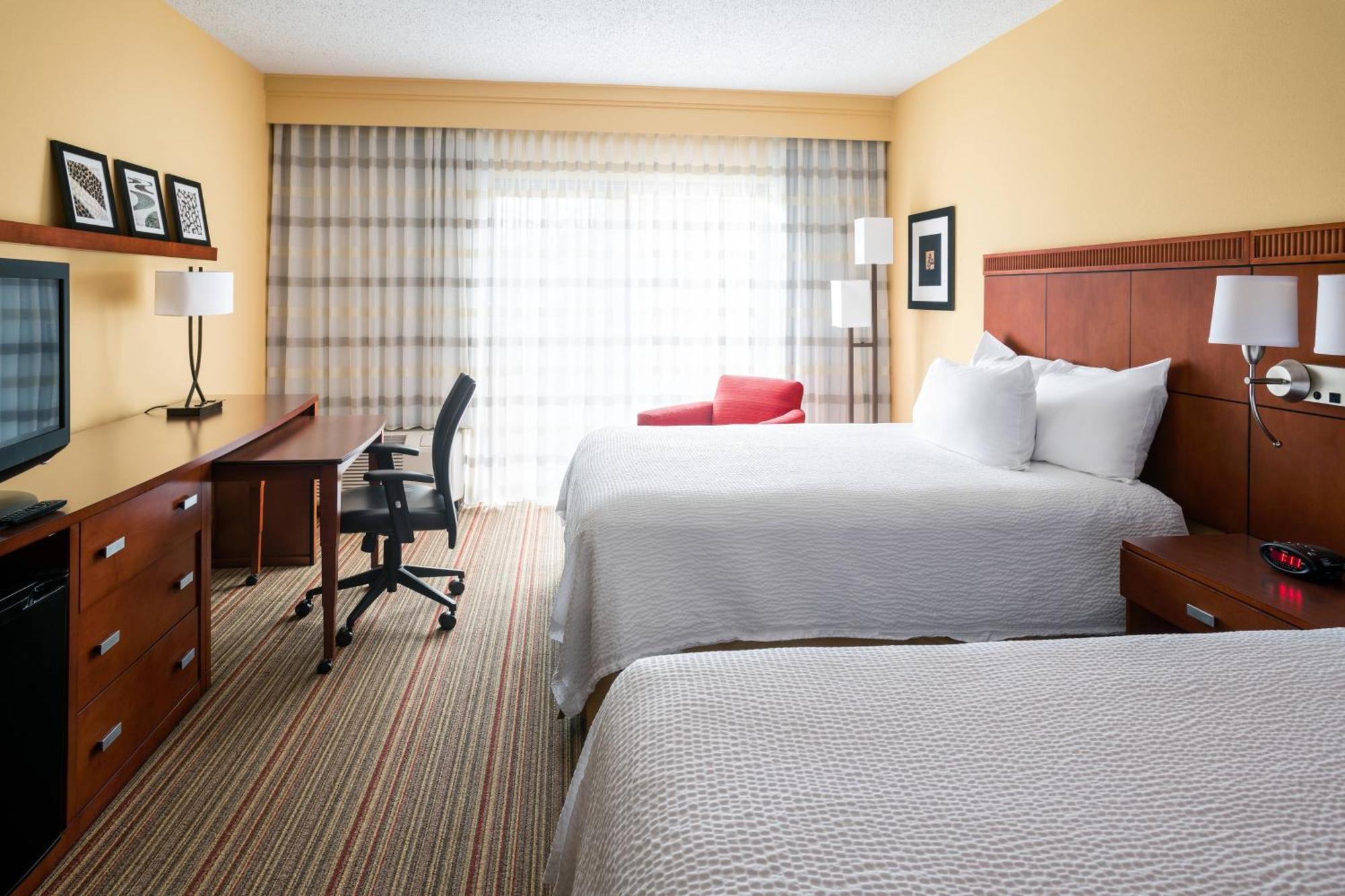 Courtyard By Marriott Indianapolis Airport Ξενοδοχείο Εξωτερικό φωτογραφία