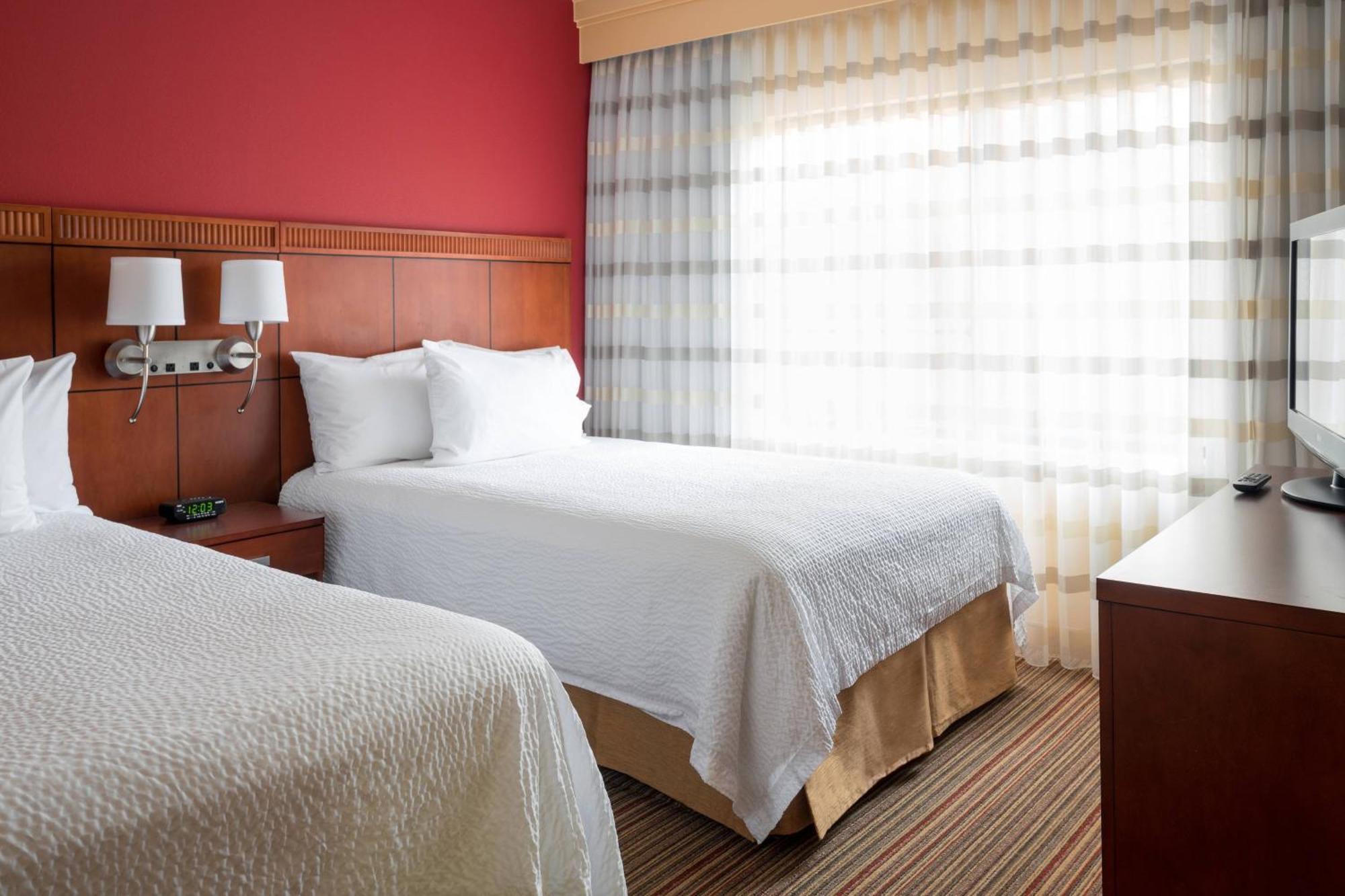 Courtyard By Marriott Indianapolis Airport Ξενοδοχείο Εξωτερικό φωτογραφία