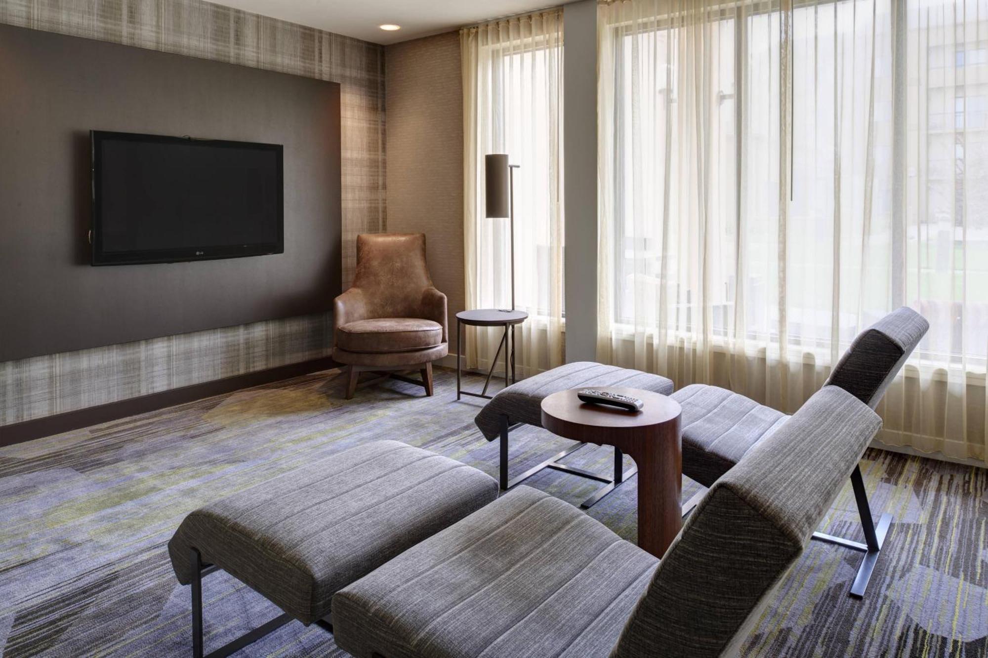 Courtyard By Marriott Indianapolis Airport Ξενοδοχείο Εξωτερικό φωτογραφία