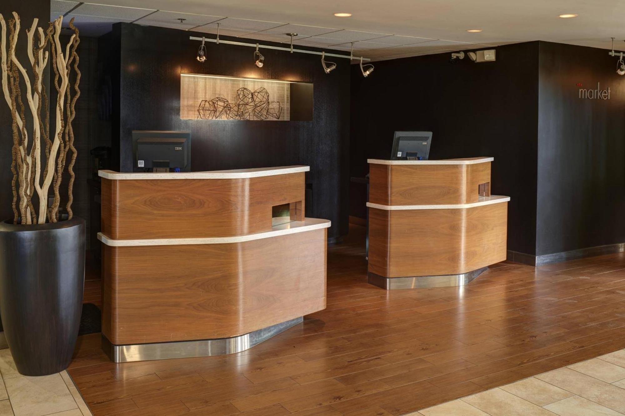 Courtyard By Marriott Indianapolis Airport Ξενοδοχείο Εξωτερικό φωτογραφία