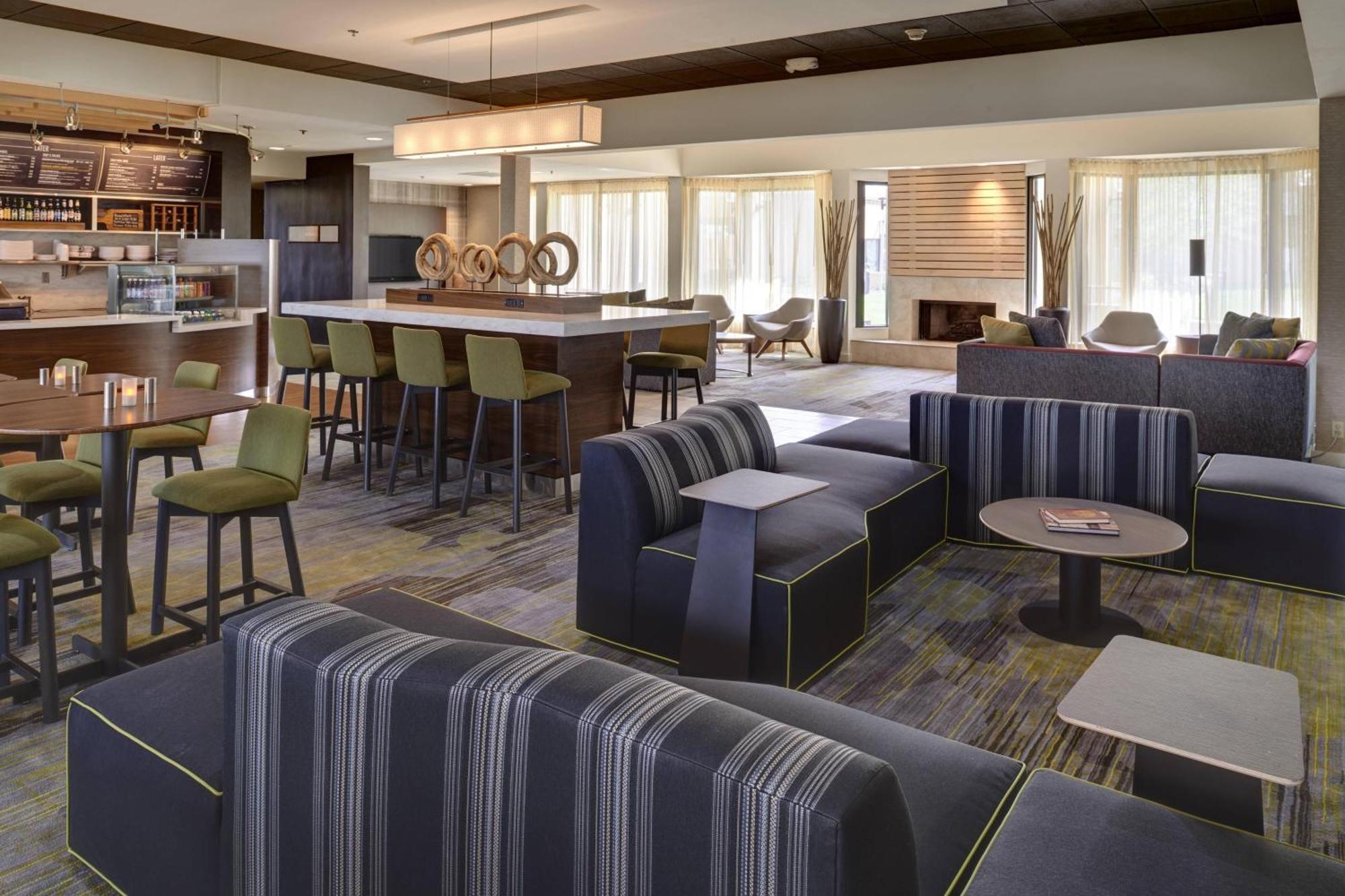 Courtyard By Marriott Indianapolis Airport Ξενοδοχείο Εξωτερικό φωτογραφία