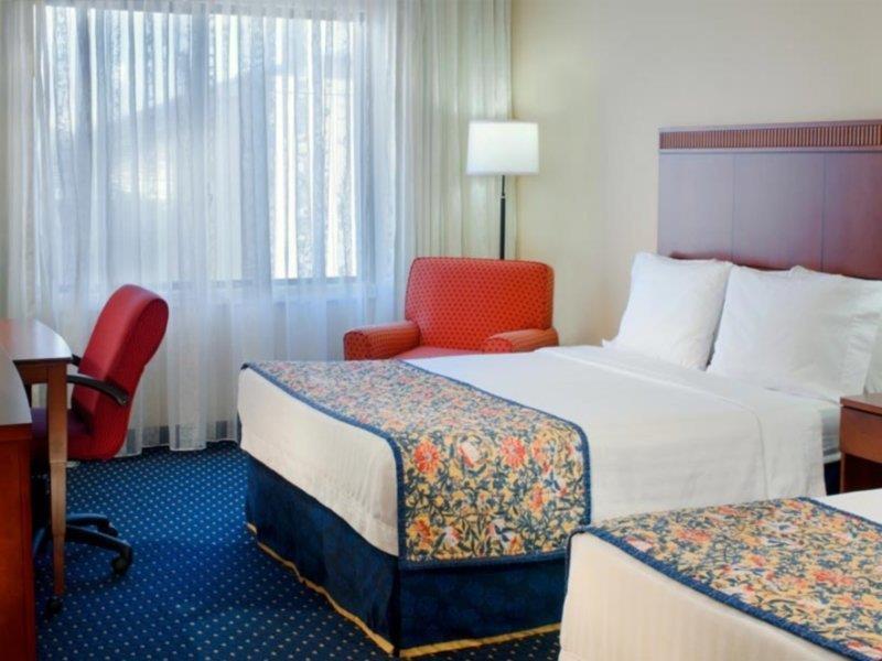 Courtyard By Marriott Indianapolis Airport Ξενοδοχείο Εξωτερικό φωτογραφία