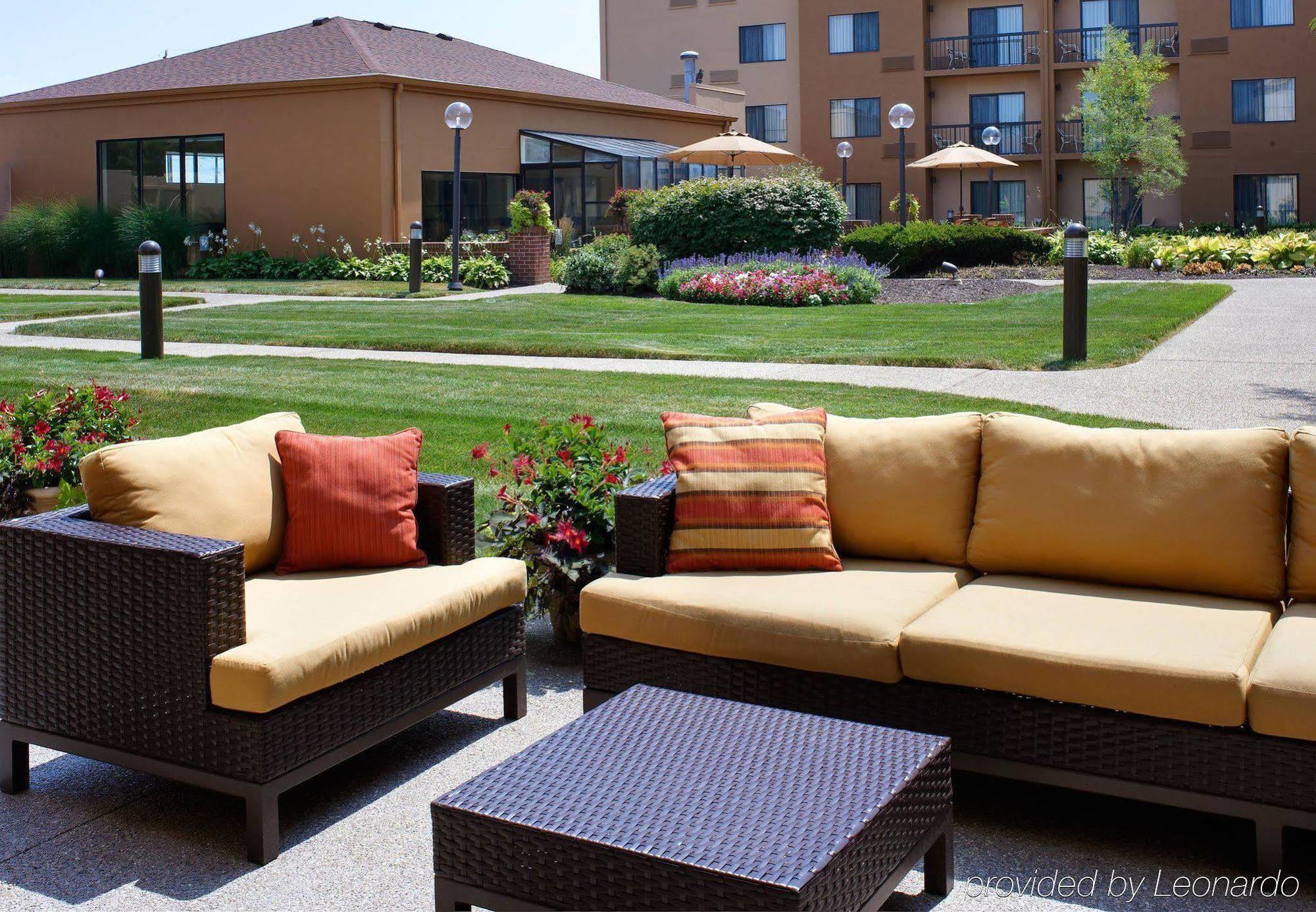 Courtyard By Marriott Indianapolis Airport Ξενοδοχείο Εξωτερικό φωτογραφία