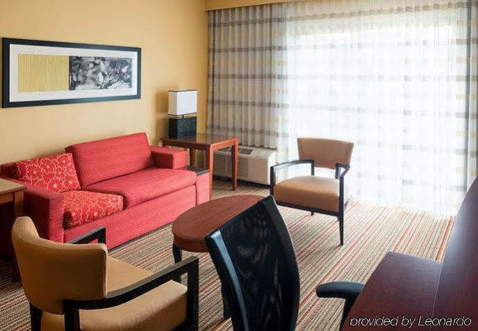 Courtyard By Marriott Indianapolis Airport Ξενοδοχείο Εξωτερικό φωτογραφία