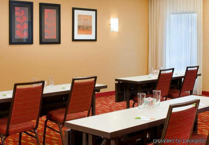 Courtyard By Marriott Indianapolis Airport Ξενοδοχείο Εξωτερικό φωτογραφία